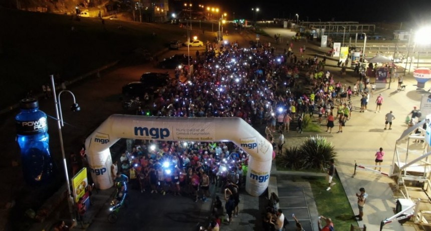 La Correcaminata Luces iluminó Mar del Plata en una noche solidaria inolvidable