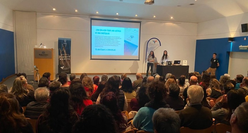 Charla en Puerto Madryn sobre actualidad y conservación de las ballenas francas australes